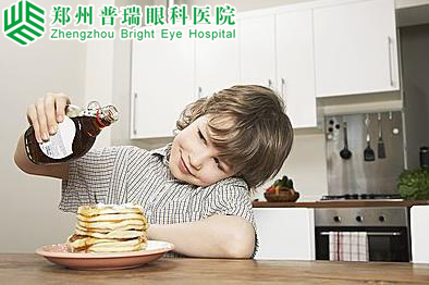 暑期當注意，過度用眼要不得