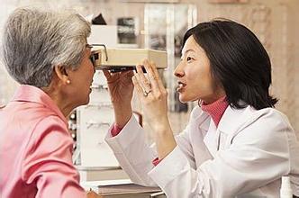 母女仨同患青光眼，家族篩查很有必要