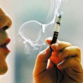 丟掉吧，吸煙也會引發白內障！