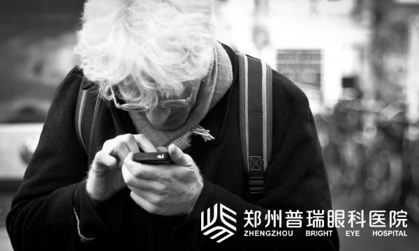 高度近視可以嗎？V4C-ICL助您擺脫眼鏡束縛！