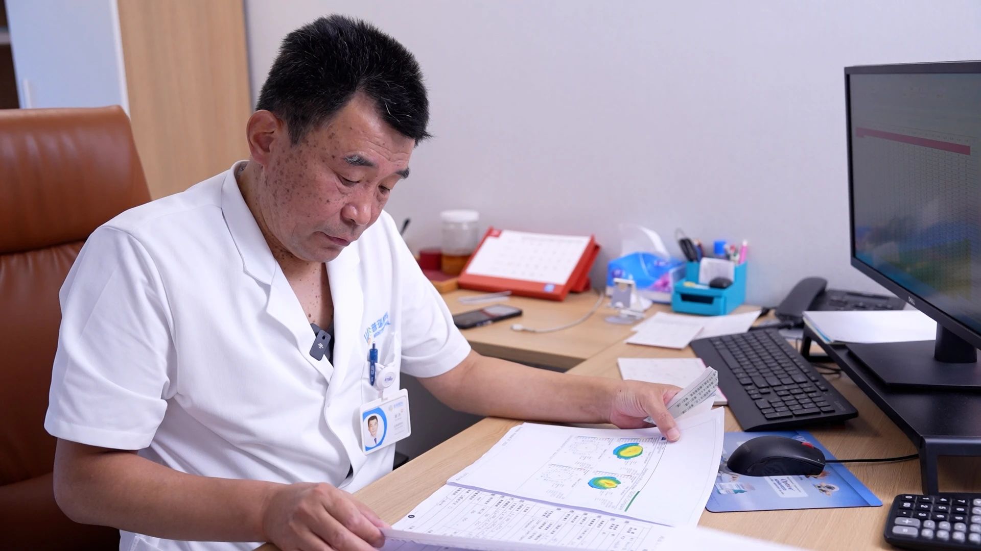 名醫風采,國內首批近視手術專家謝冰院長的醫者情懷