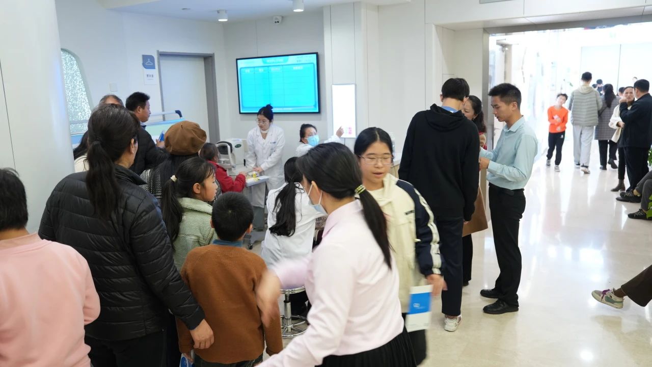 鄭州普瑞眼科眼科醫院鄭州市春化雨志愿互助中心公益活動
