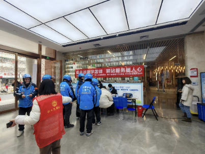 金水區總工會豐產路街道辦聯合鄭州普瑞眼科開展雷鋒月公